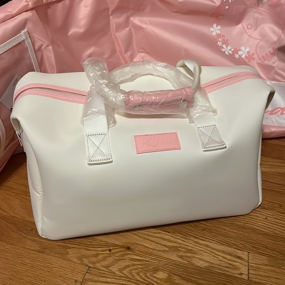 New Honma LTD Edition 65th Anniversary Sakura Blossom Duffel & Golf Cover Set - Picture 5 of 17